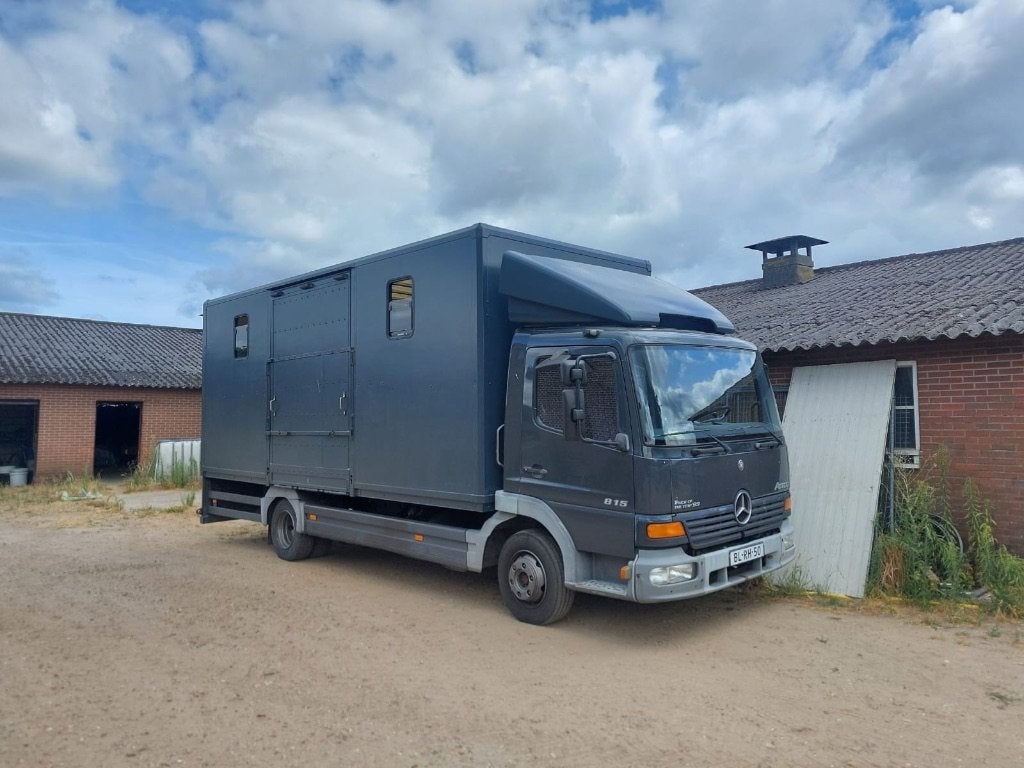 Paardenvrachtwagen Mercedes Altego, Dieren en Toebehoren, Paarden en Pony's | Trailers en Aanhangwagens, Ophalen, Gebruikt, Overige typen