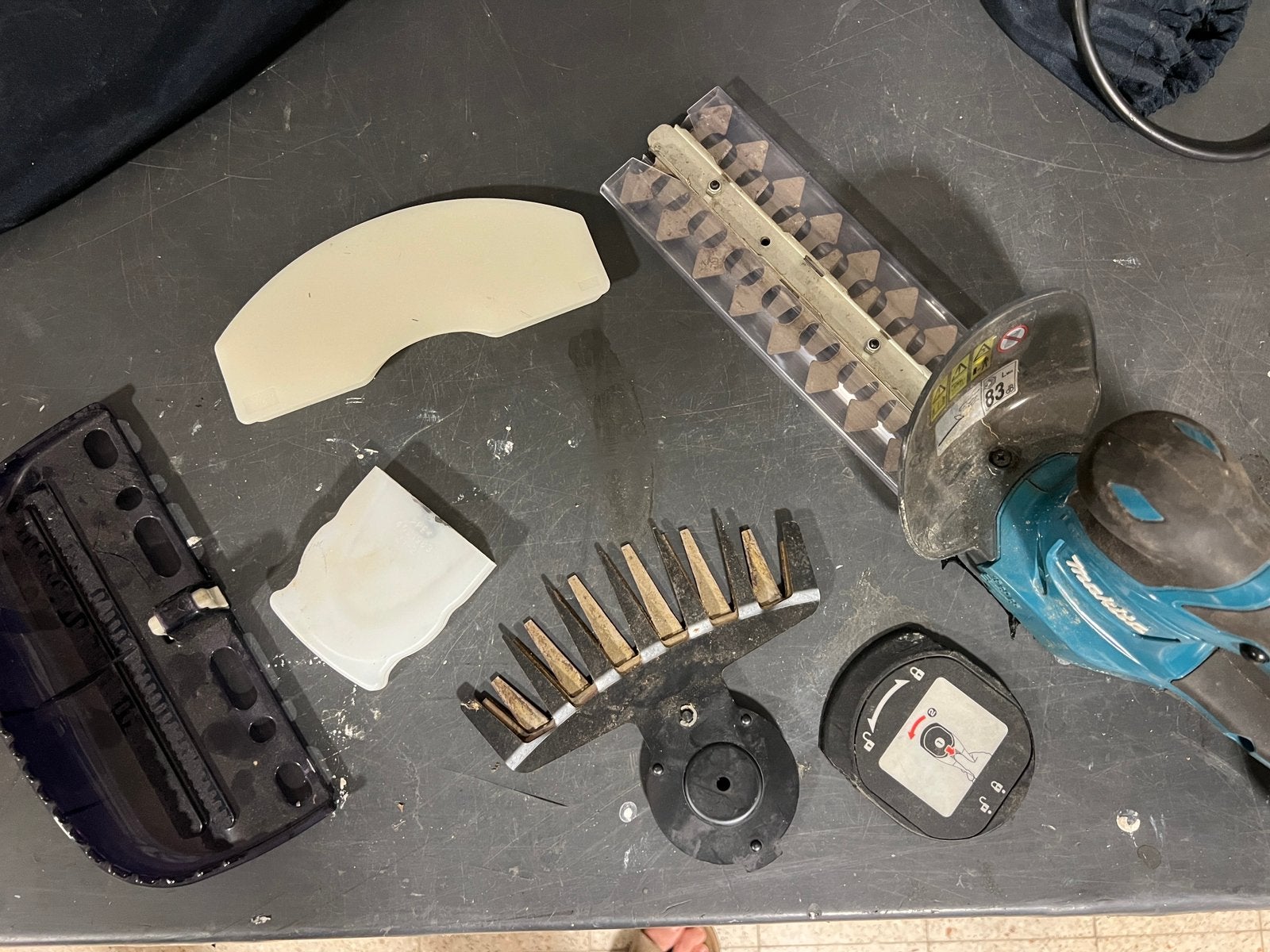 Taille-haie Makita Dum 604, Enlèvement ou Envoi, Comme neuf, Batterie