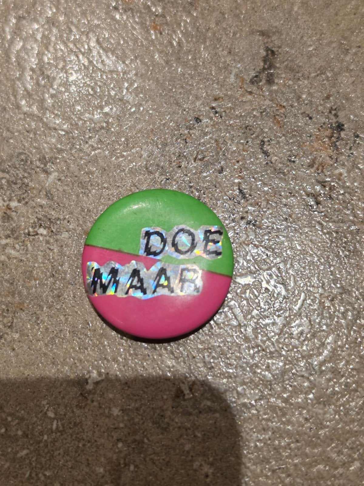 Originele Vintage Doe Maar Button – Jaren 80, Verzamelen, Ophalen of Verzenden, Zo goed als nieuw, Button