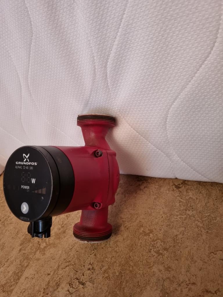 Circulatiepomp cv Grundfos, Doe-het-zelf en Bouw, Verwarming en Radiatoren, Ophalen
