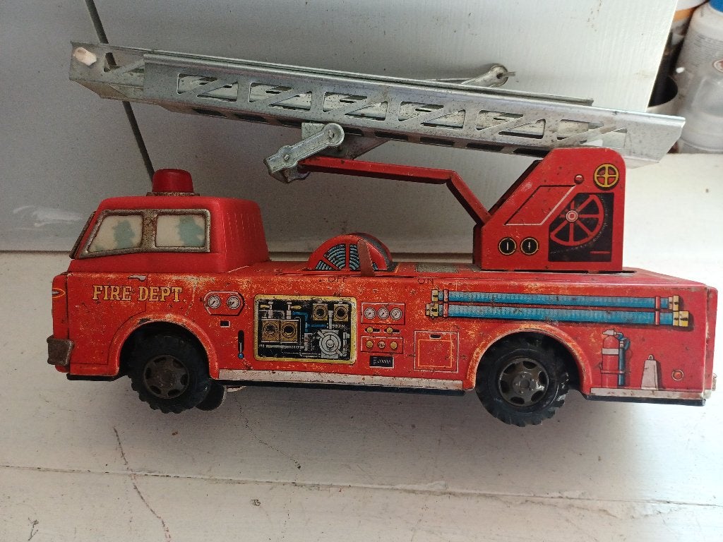 Speelgoed van plaatstaal uit 1960, gemaakt in Japan, Antiek en Kunst, Antiek | Speelgoed, Ophalen of Verzenden
