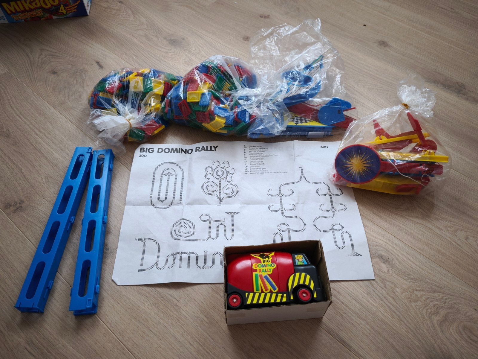 Big Domino Rally van dominostenen,, Enlèvement