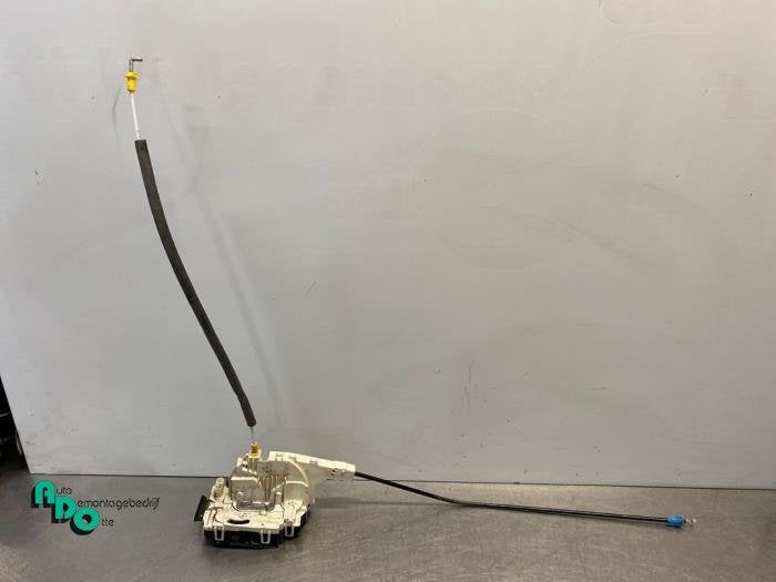 Serrure portière mécanique 2portes droite d'un Volkswagen, Volkswagen, -, 3 mois de garantie, Utilisé