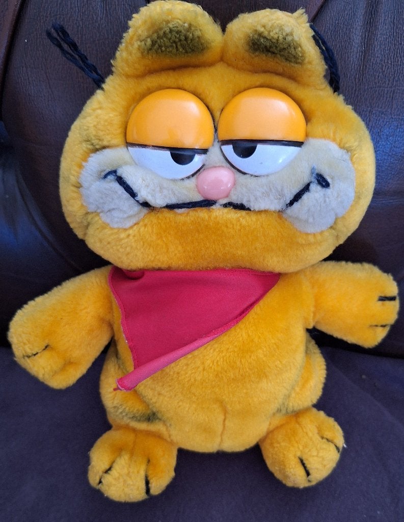 Garfield 20 cm rode sjaal, Ophalen of Verzenden, Zo goed als nieuw