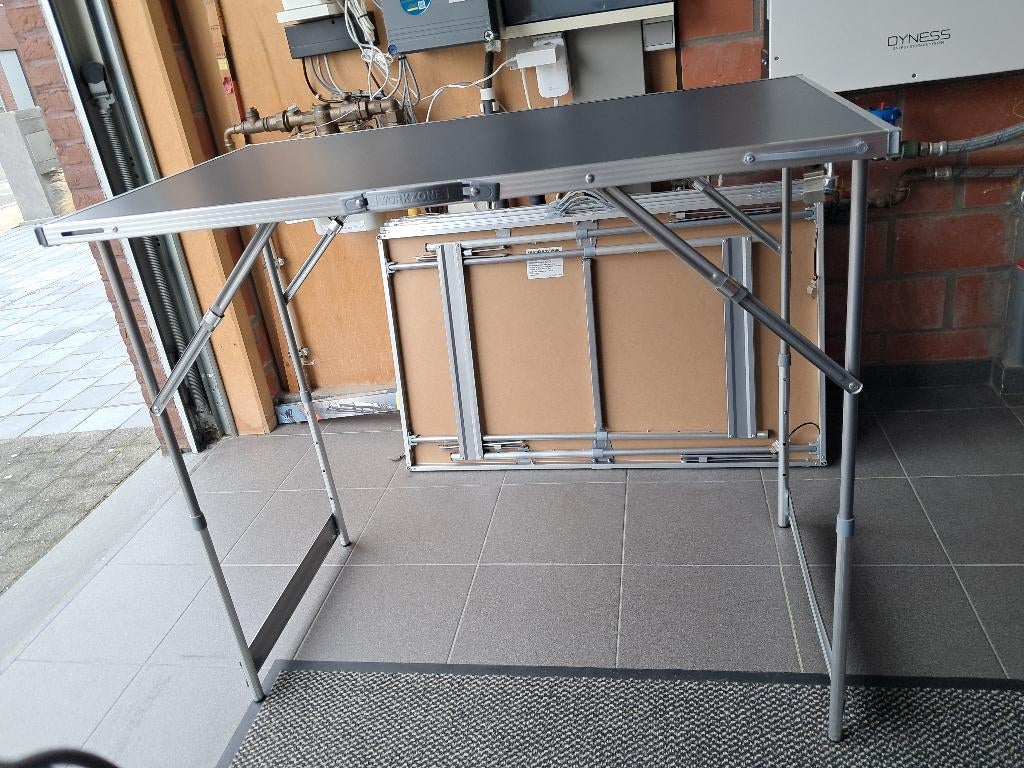Compacte werktafel "Workzone" - set van 3 (2 sets te koop), Bricolage & Construction, Établis, Comme neuf, Moins de 70 cm, Rabattable