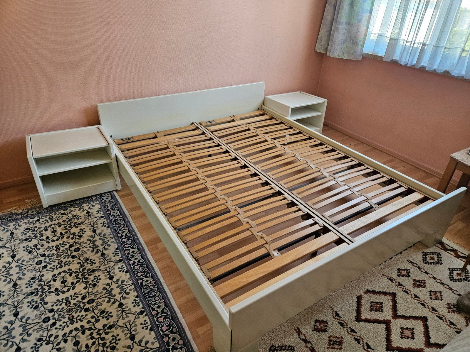 sommier et cadre de lit avec 2 tables de chevet, Ophalen, Wit
