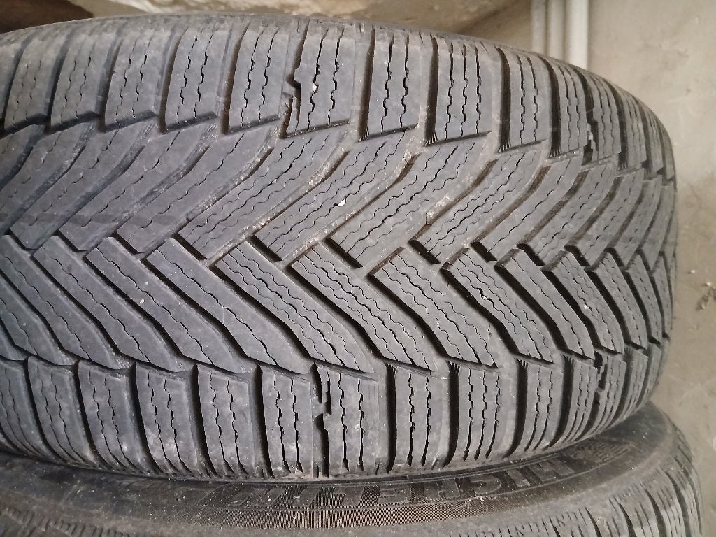 4 Roues BMW X1  Pneus HIVER Michelin Alpin 6 Roulés 7.200 Km, Autos : Pièces & Accessoires, Pneus et Jantes, Pneus hiver, Véhicule de tourisme