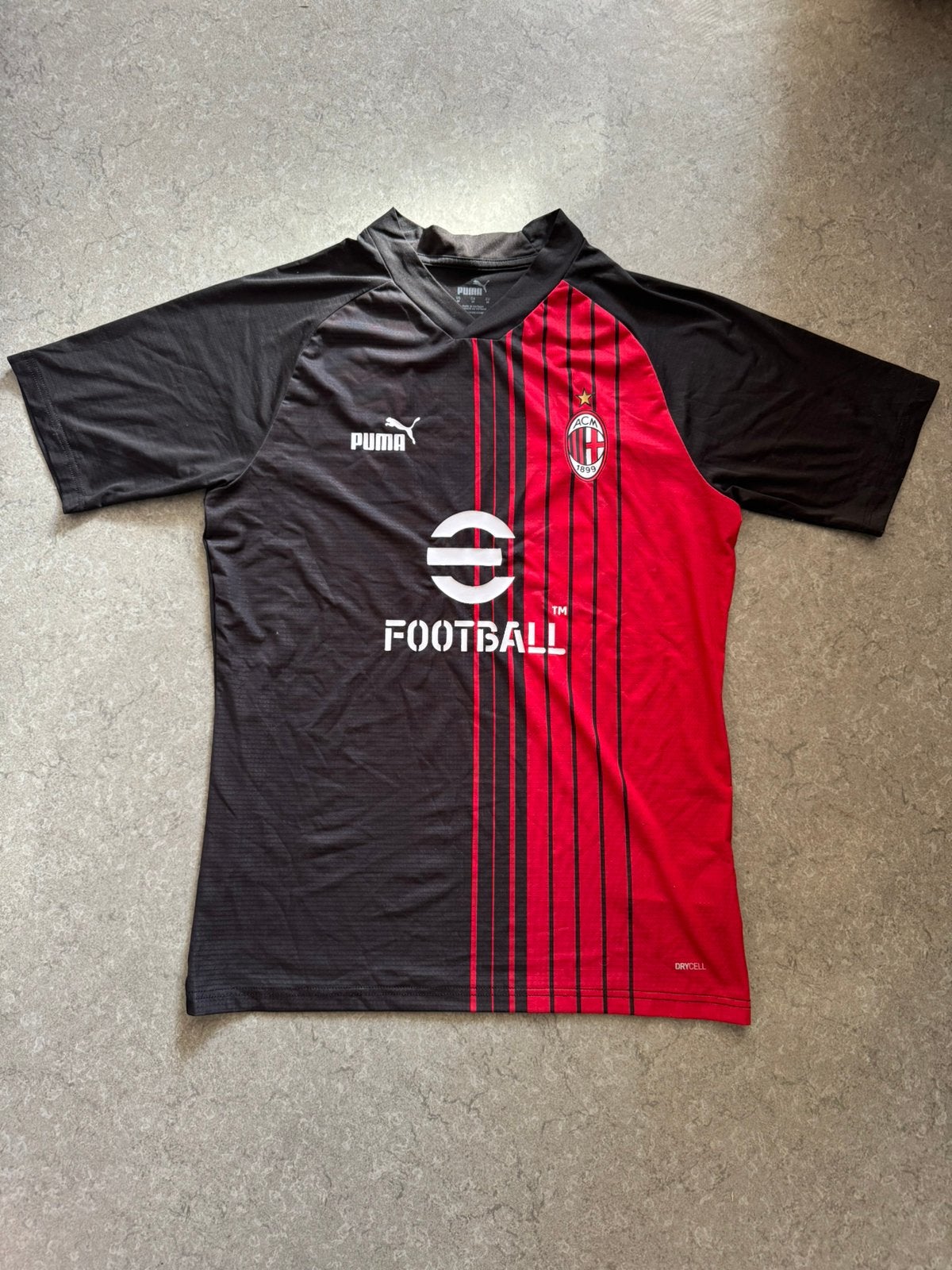 AC Milan officieel tenue Medium, Ophalen of Verzenden, Zo goed als nieuw
