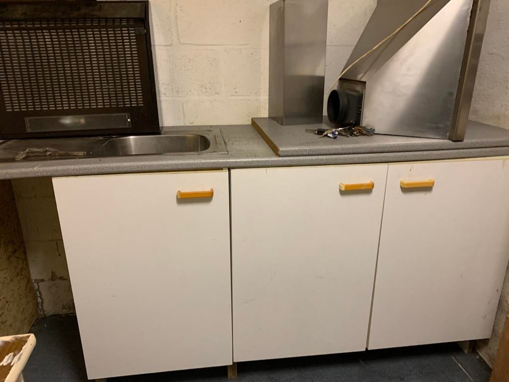 Kitchenette a vendre : evier , plaque, frigo, hotte, four, m, Huis en Inrichting, Keuken | Complete keukens, Ophalen