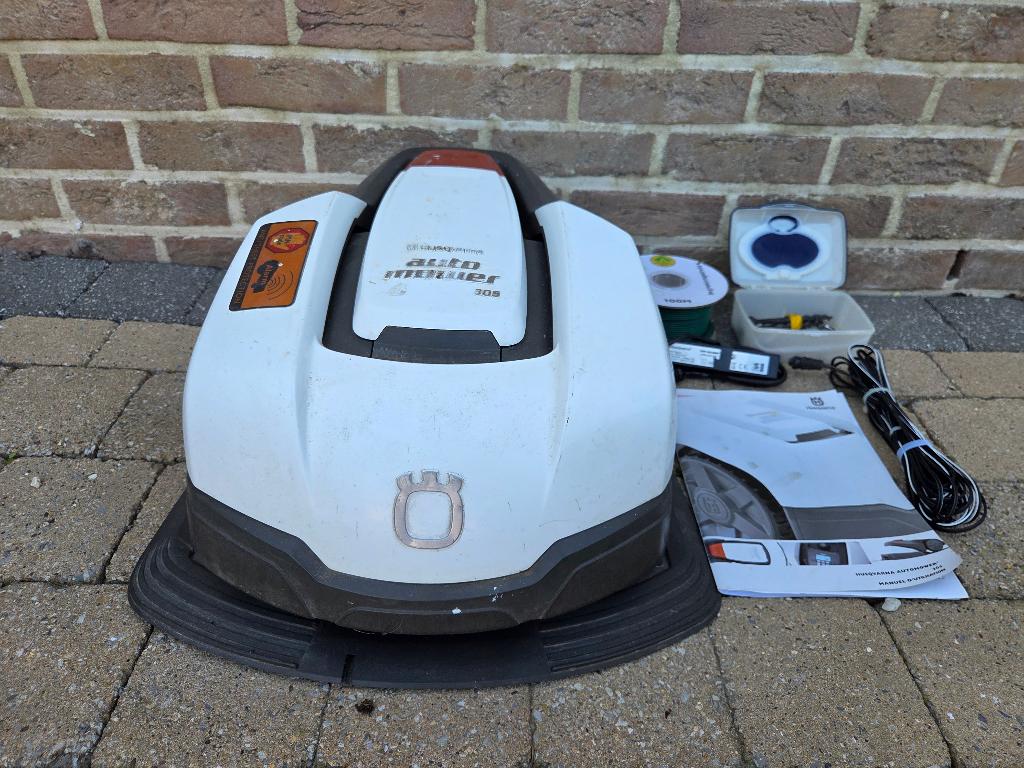 HUSQVARNA AUTOMOWER 305, Enlèvement, Utilisé