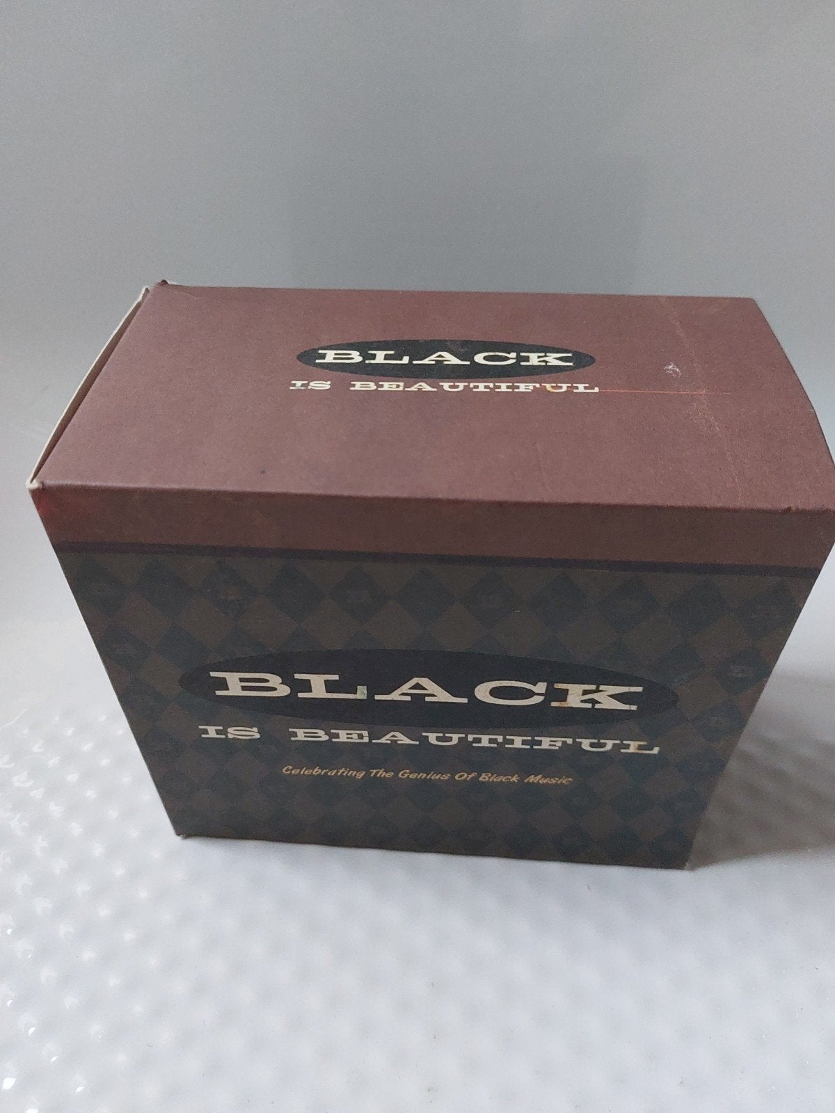 BLACK IS BEAUTIFUL, Envoi, Comme neuf