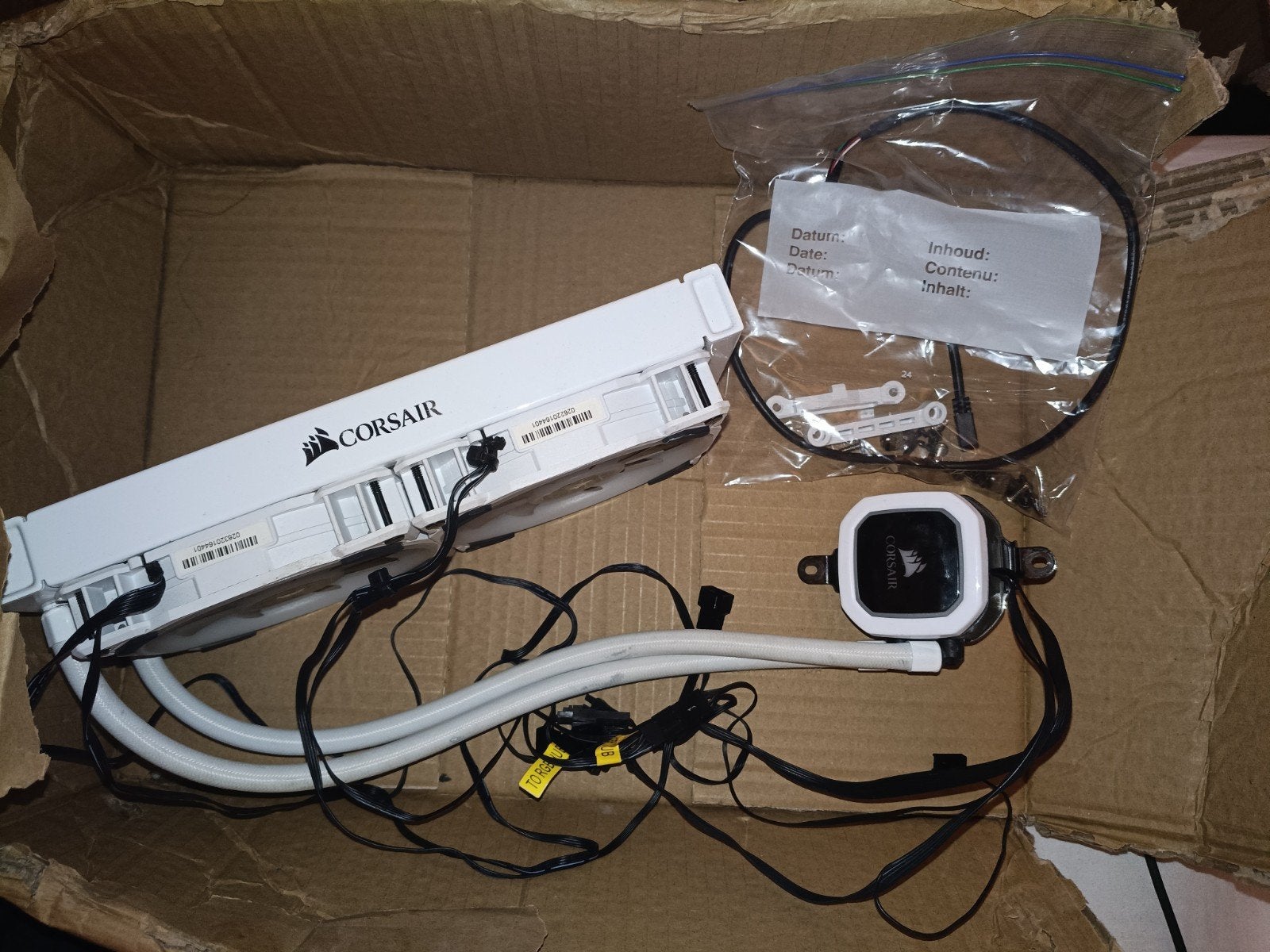 Mooie Witte Corsair AIO Cooler 240MM, Informatique & Logiciels, Refroidisseurs d'ordinateur, Enlèvement, Comme neuf, Refroidisseur ordinateur à eau