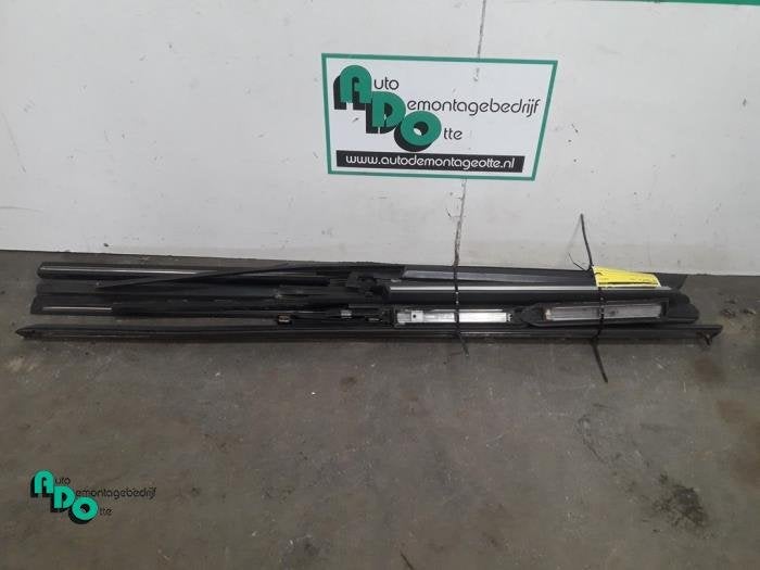 Cadre portière d'un BMW 3-Serie (3-Serie 82-), -, 3 mois de garantie, Utilisé, -