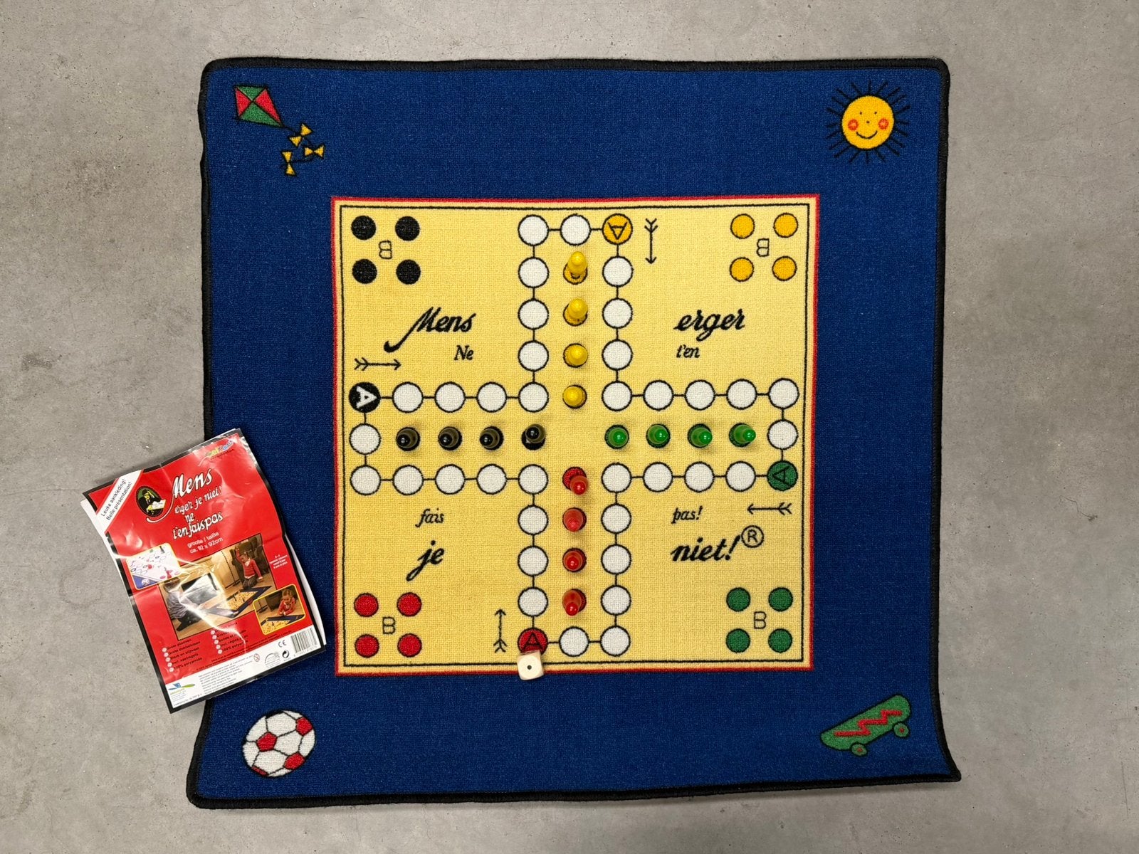 Bordspel Mens erger je niet (groot formaat 92cm), Hobby en Vrije tijd, Drie of vier spelers, Ophalen, Zo goed als nieuw