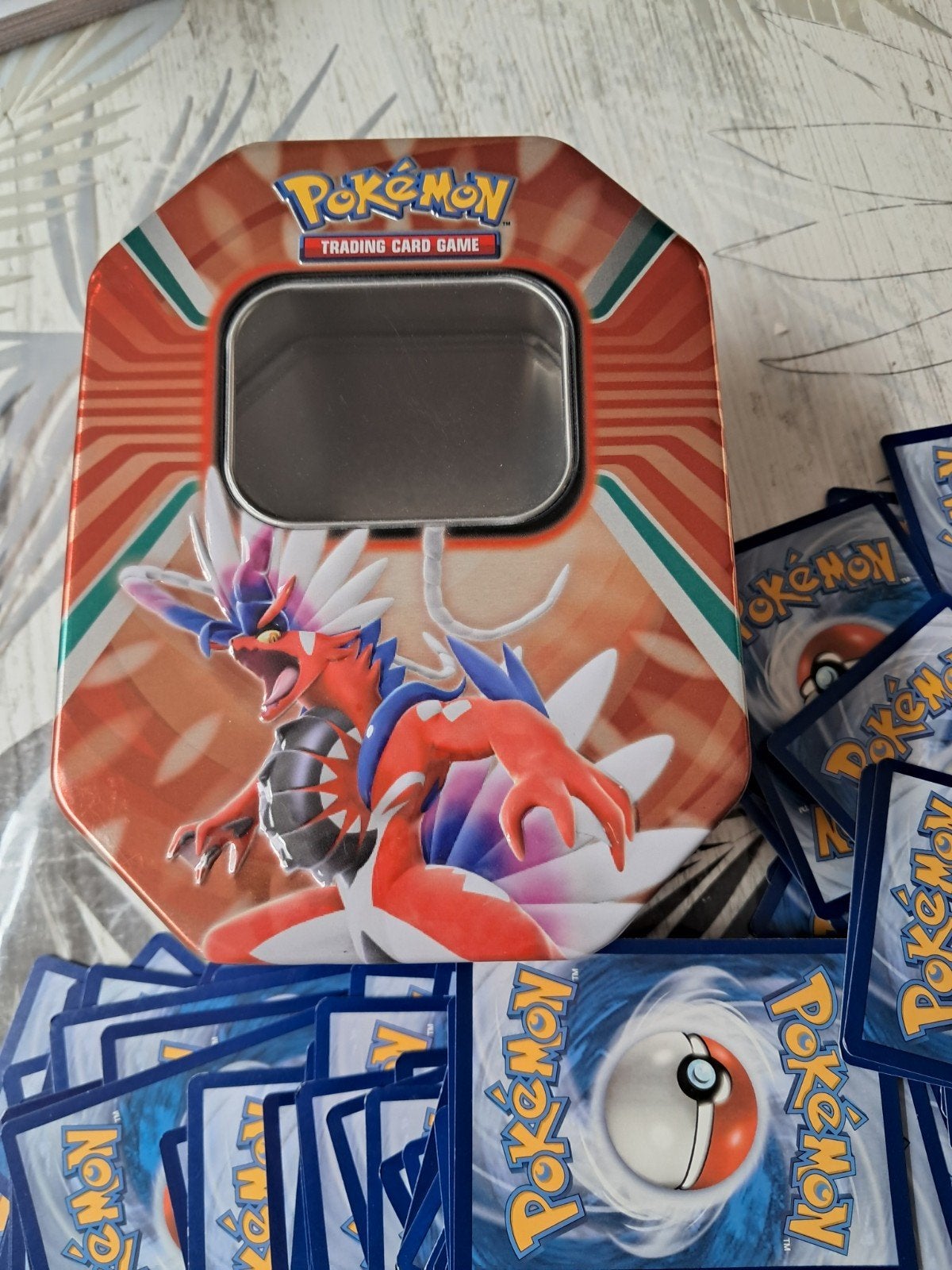 Carte est 2 boite Pokémon, Enlèvement