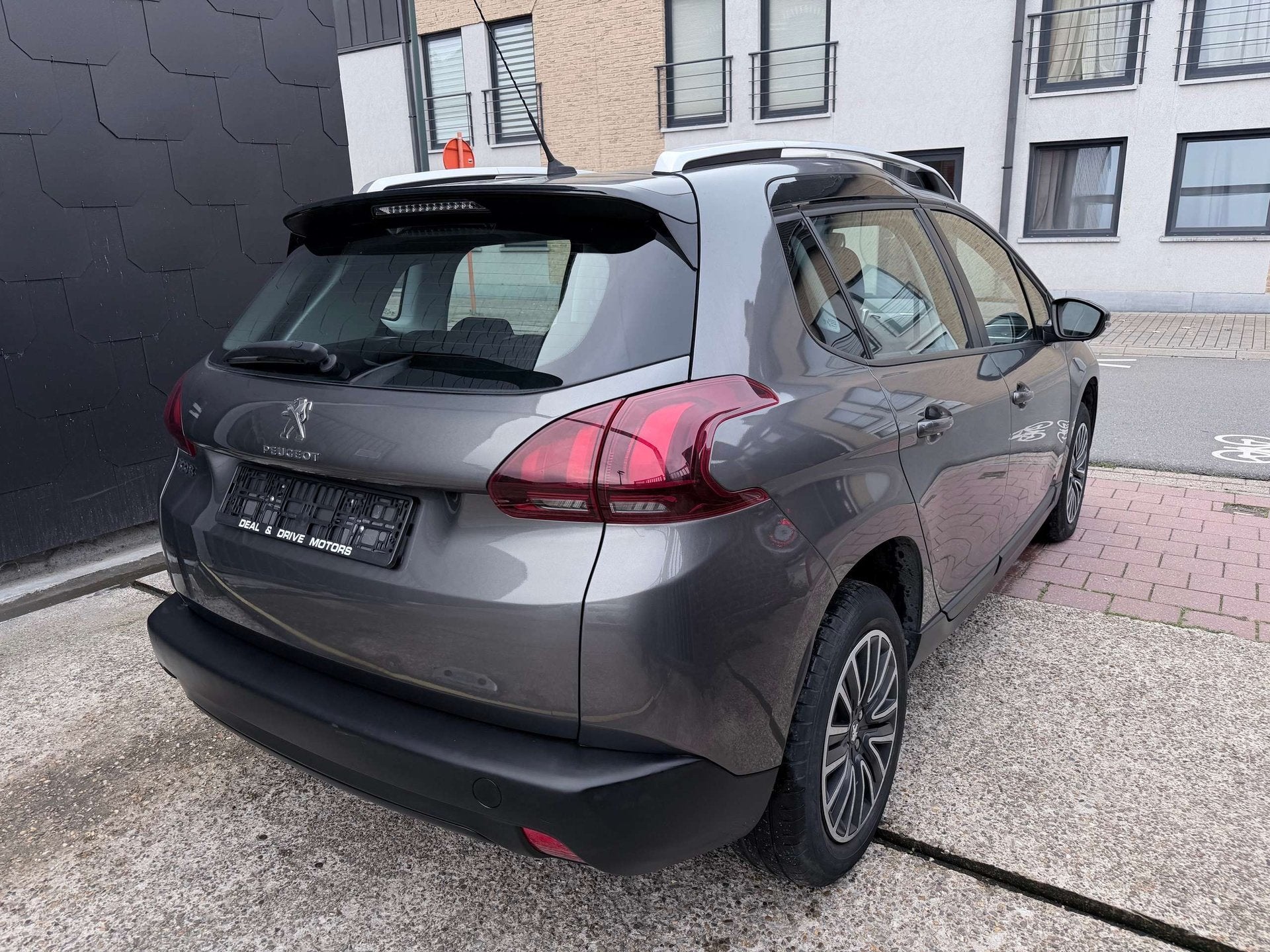 Peugeot 2008 1.2 I EDITION ACTIVE | AIRCO | NAVI | CRUISE, Autos, Argent ou Gris, Achat, Euro 6, 82 ch