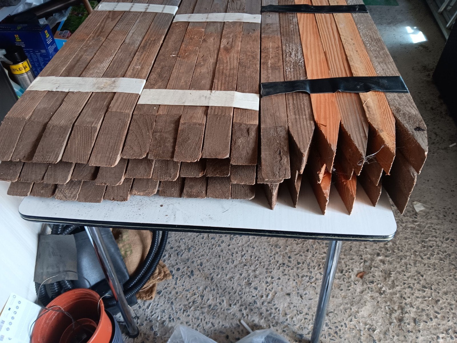 Houten paaltjes, Ophalen