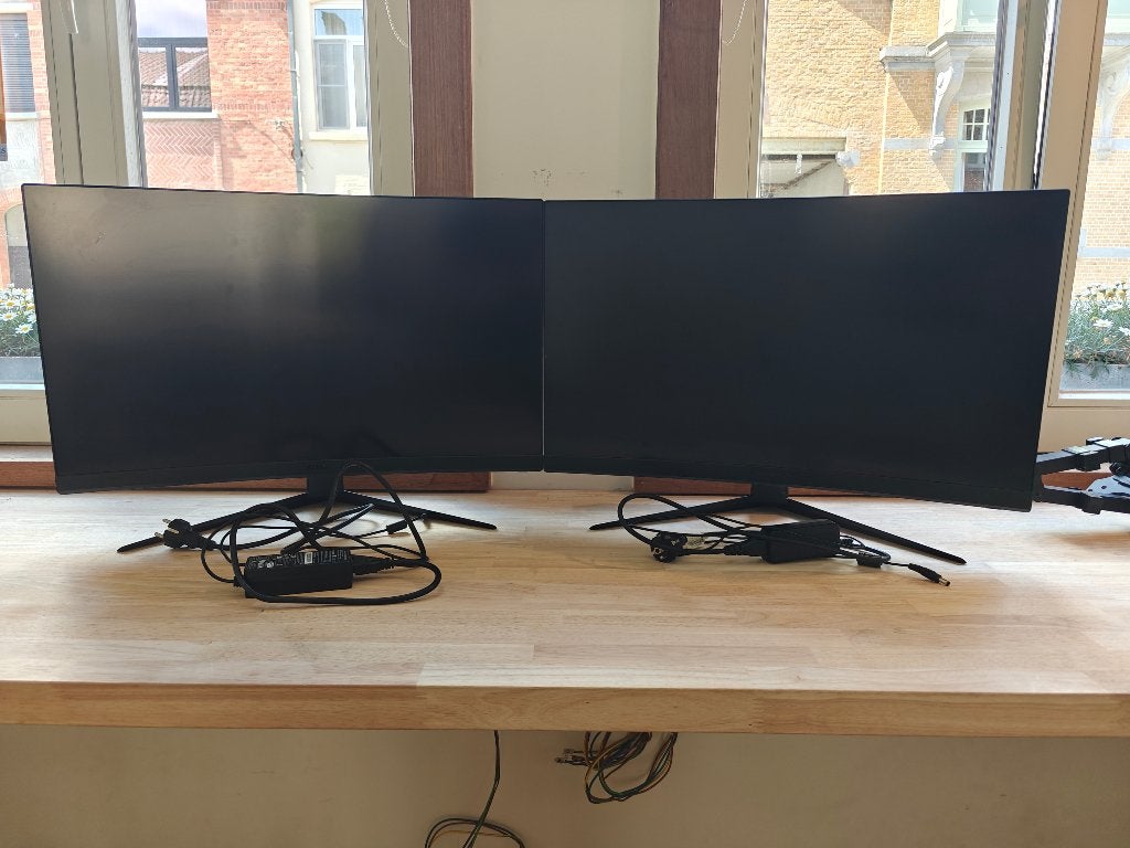 MSI Optix Full HD Curved 27” x2 met monitorarm, MSI, VA, Full HD, Zo goed als nieuw