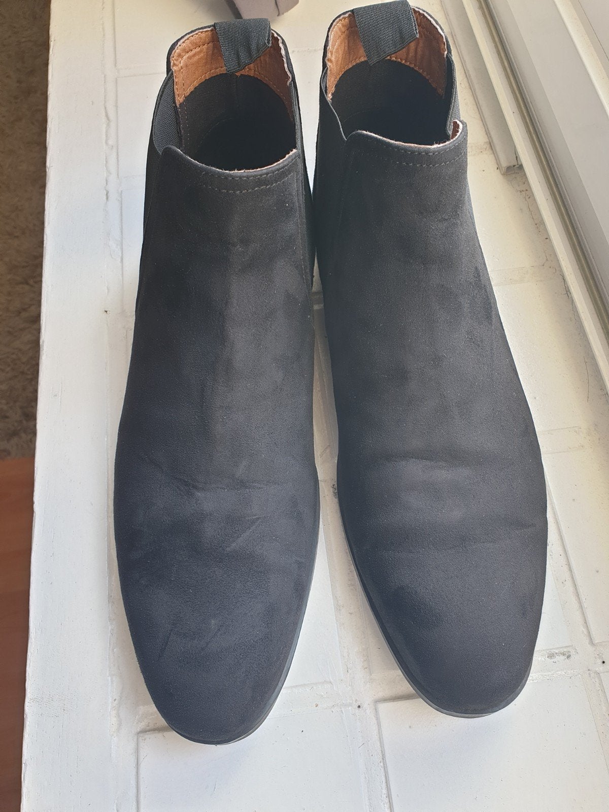 Zwarte herenschoenen, Ophalen