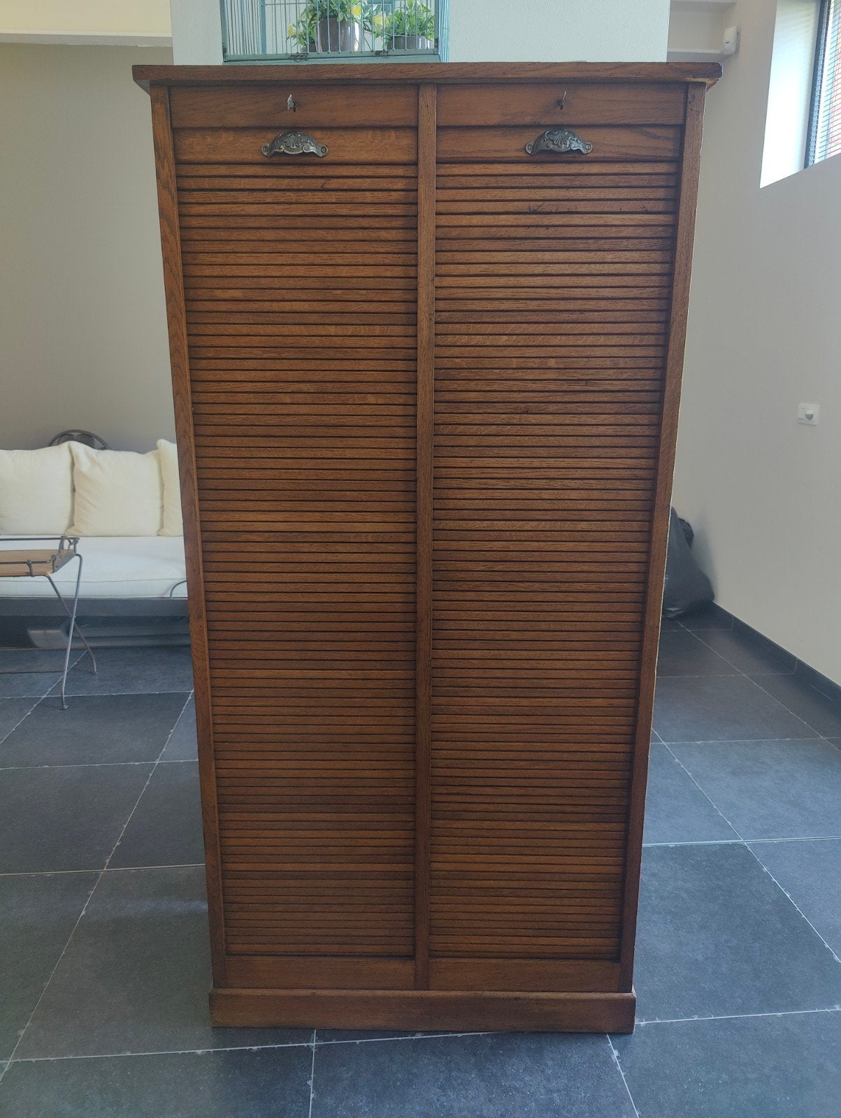 Prachtige volledig gerestaureerde vintage archiefkast, Huis en Inrichting, Kasten | Roldeurkasten en Archiefkasten, Ophalen