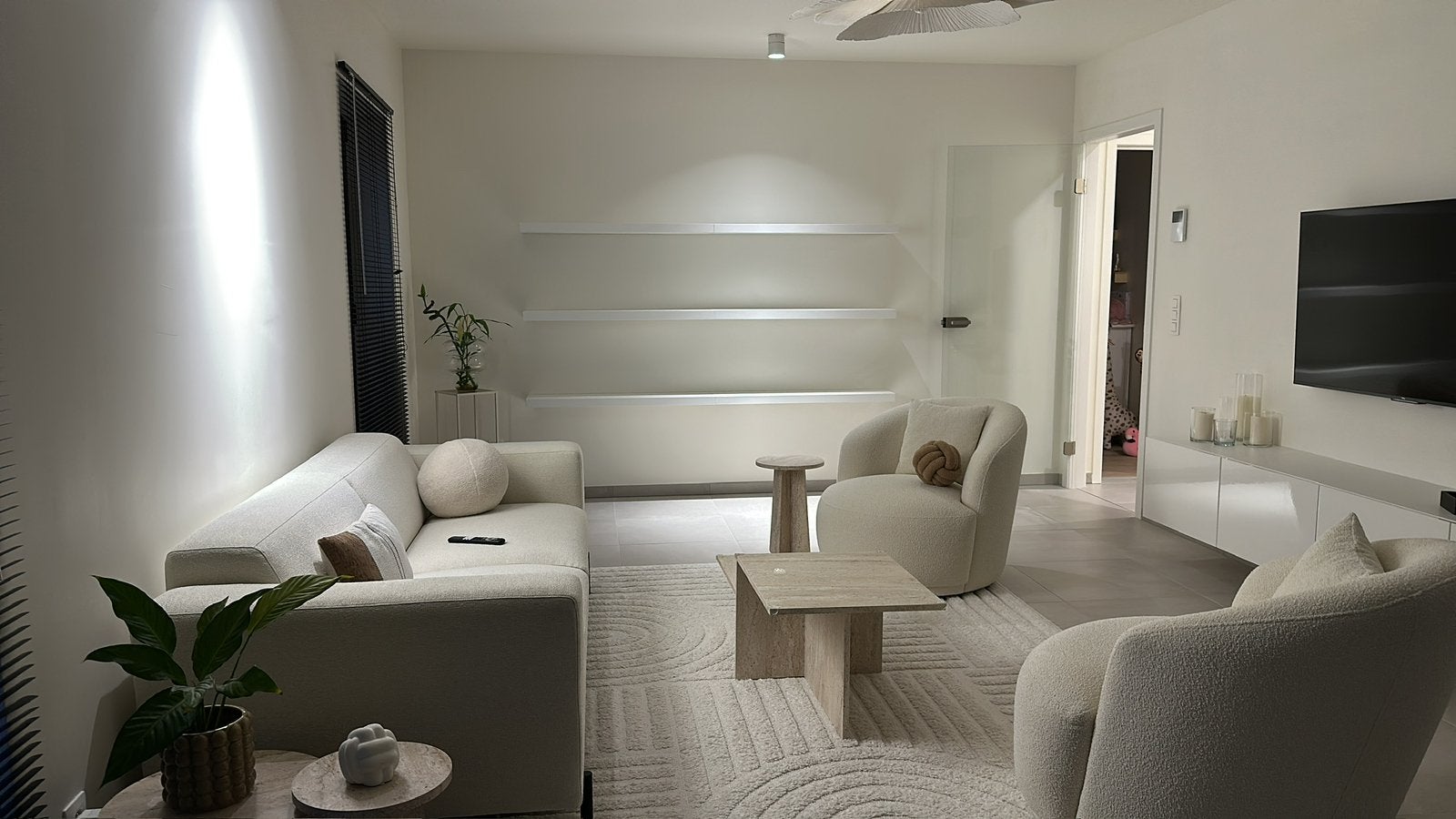 Prachtige witte bank en 2 fauteuils in boucléstof, Enlèvement, Comme neuf, Tissus, Modern veya Scandinavisch (veya Design)