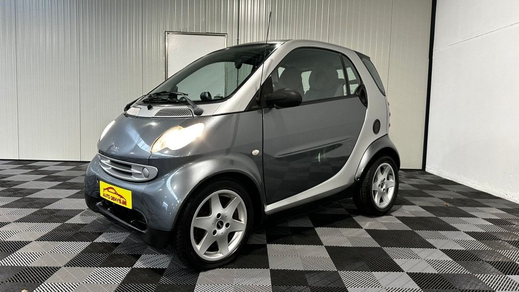Smart ForTwo Coupe AUTOMATIQUE à partir de 2004 137 000 km, Autos, Smart, Argent ou Gris, Achat, Entreprise, 990 kg