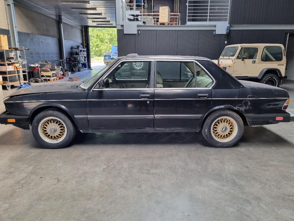 1984 BMW 533i E28 * USimport* Project*Airco*Cruise*Manueel, Auto's, 4 deurs, Achterwielaandrijving, Beige, Zwart