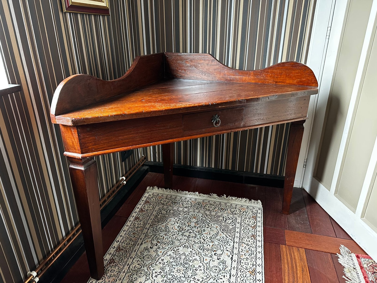 Bureau de coin, Enlèvement