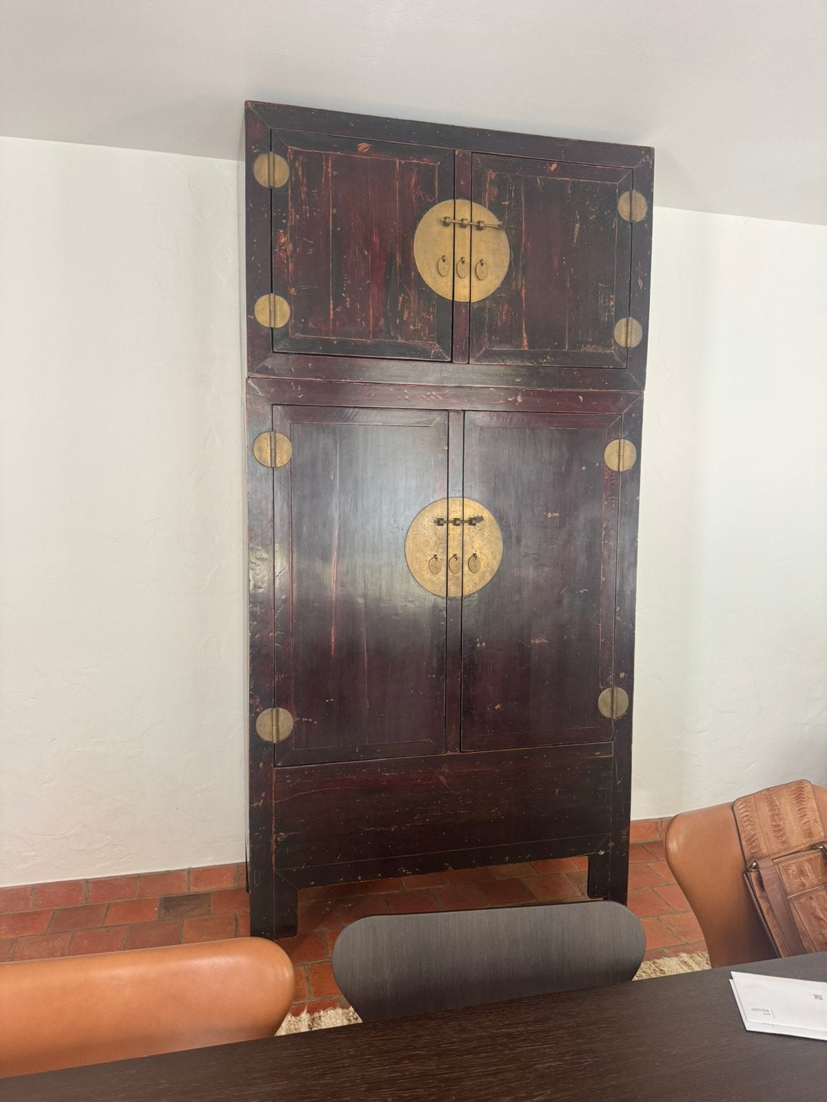 Chinese bruidskast (antiek), donkerbruin/rood, in 2 delen, Ophalen