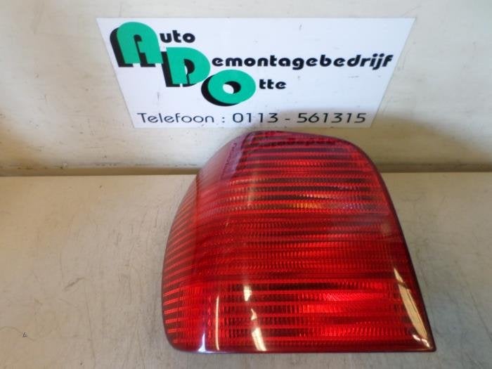 Feu arrière gauche d'un Volkswagen Polo (Polo 99-), Volkswagen, -, Utilisé, -