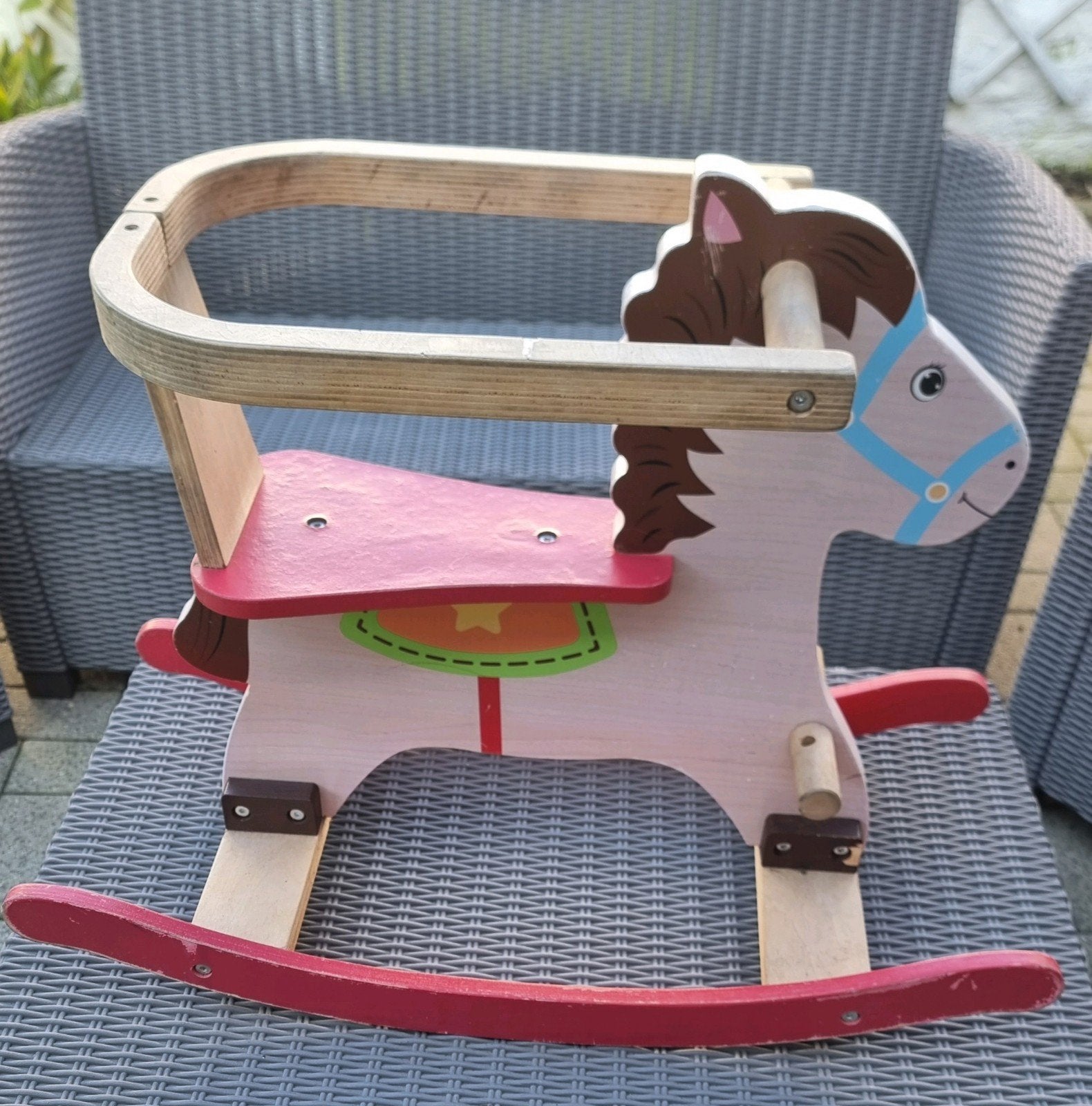 cheval en bois, Enlèvement