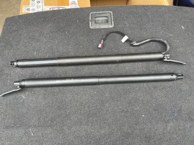 VERIN A GAZ ENSEMBLE electrisch Tiguan (AD1) (5N1827552), Volkswagen, Volkswagen AG, Utilisé, Kundenbetreuung@volkswagen.de