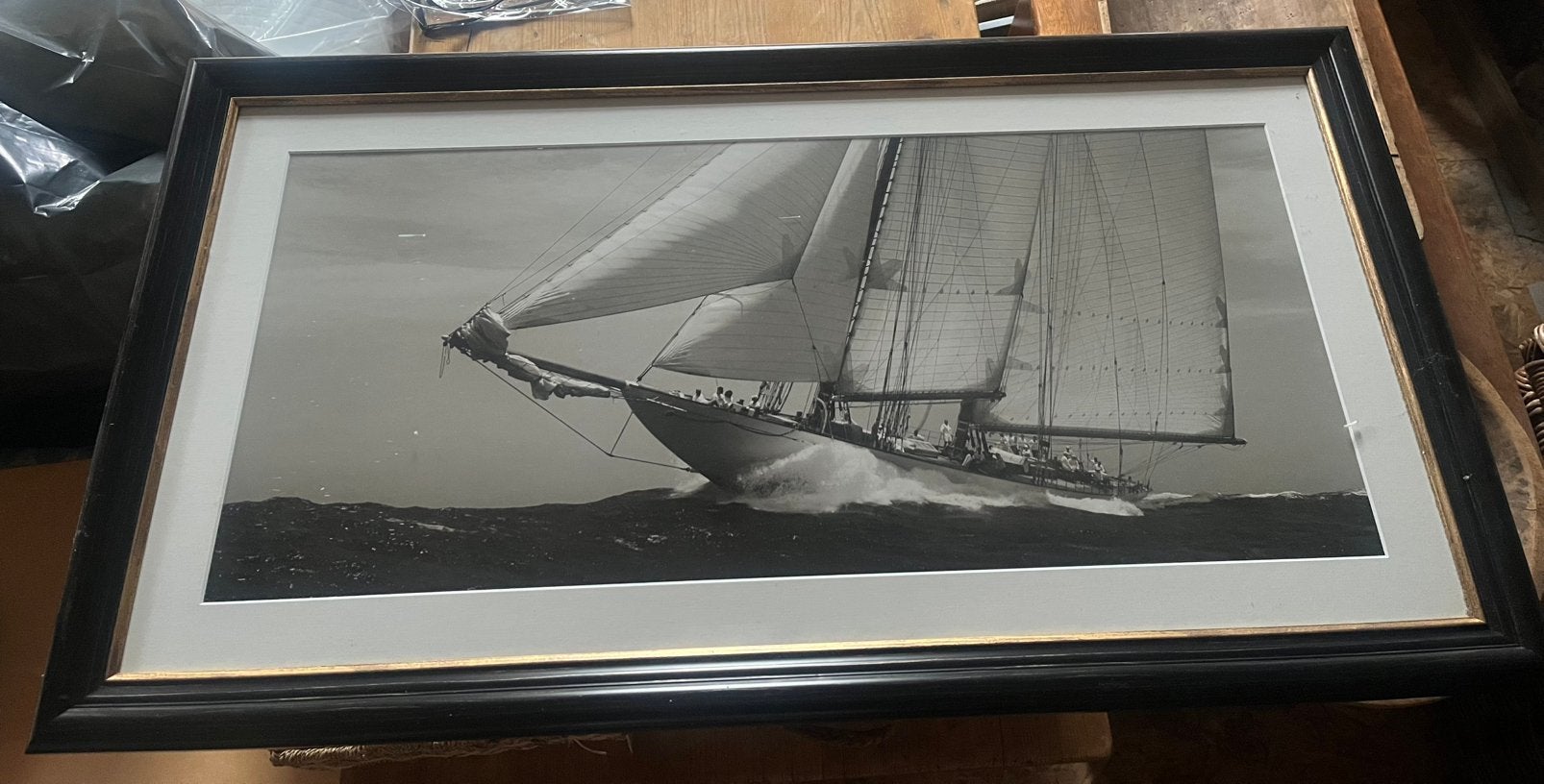 Imposante kader met grote zeilboot, Antiquités & Art, Art | Dessins & Photographie, Enlèvement ou Envoi, Photo