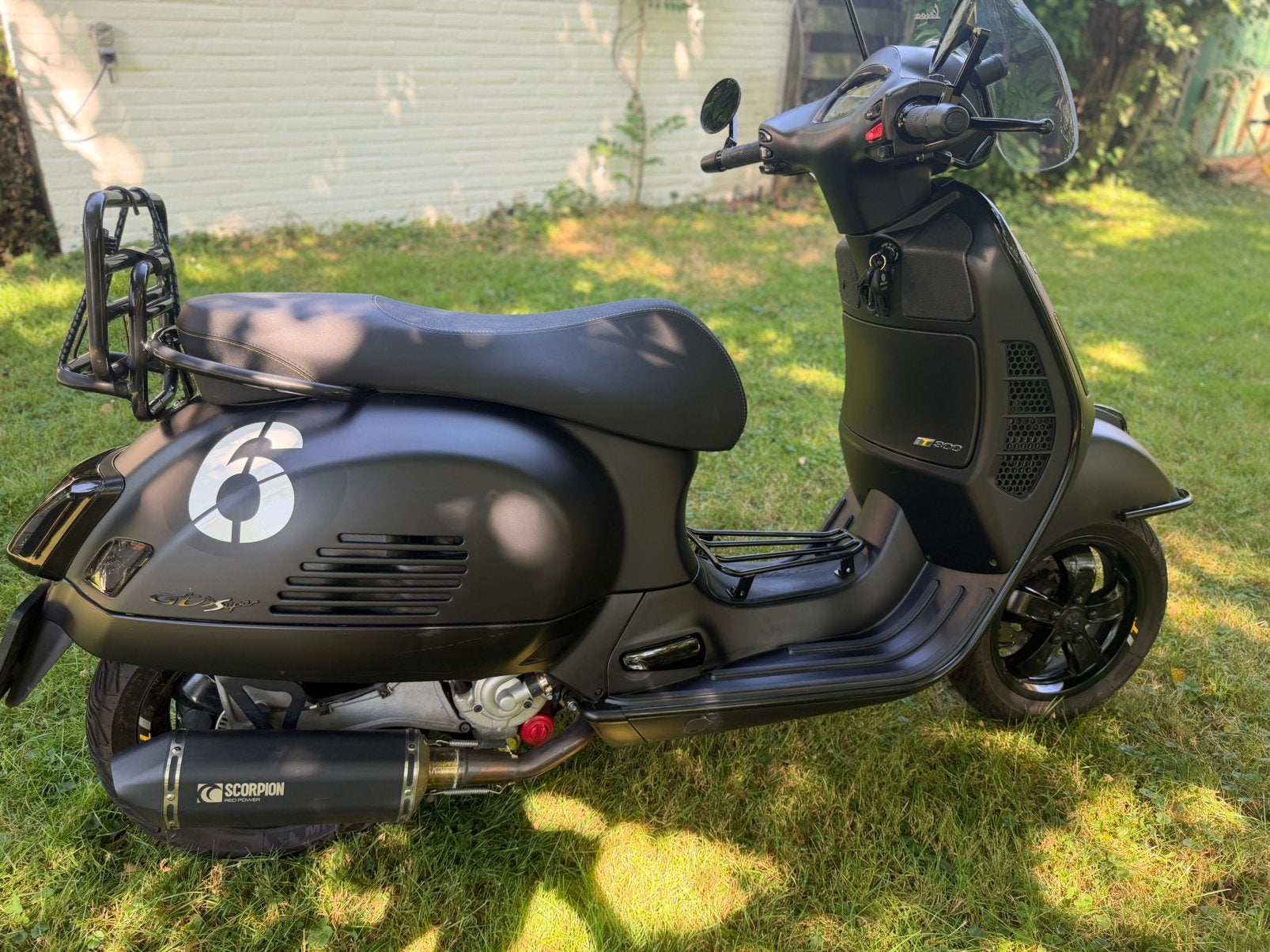Vespa GTS 300 Supertech hpe, 2021, 12.300 km, Motoren, Scooter, Gebruikt, Particulier, Minimaal motorrijbewijs A2