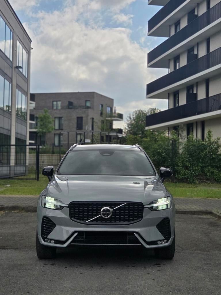 Volvo xc60 B4  Plus Dark hybride/diesel Gray Nardo, Automaat, Euro 6, Leder, Zilver of Grijs