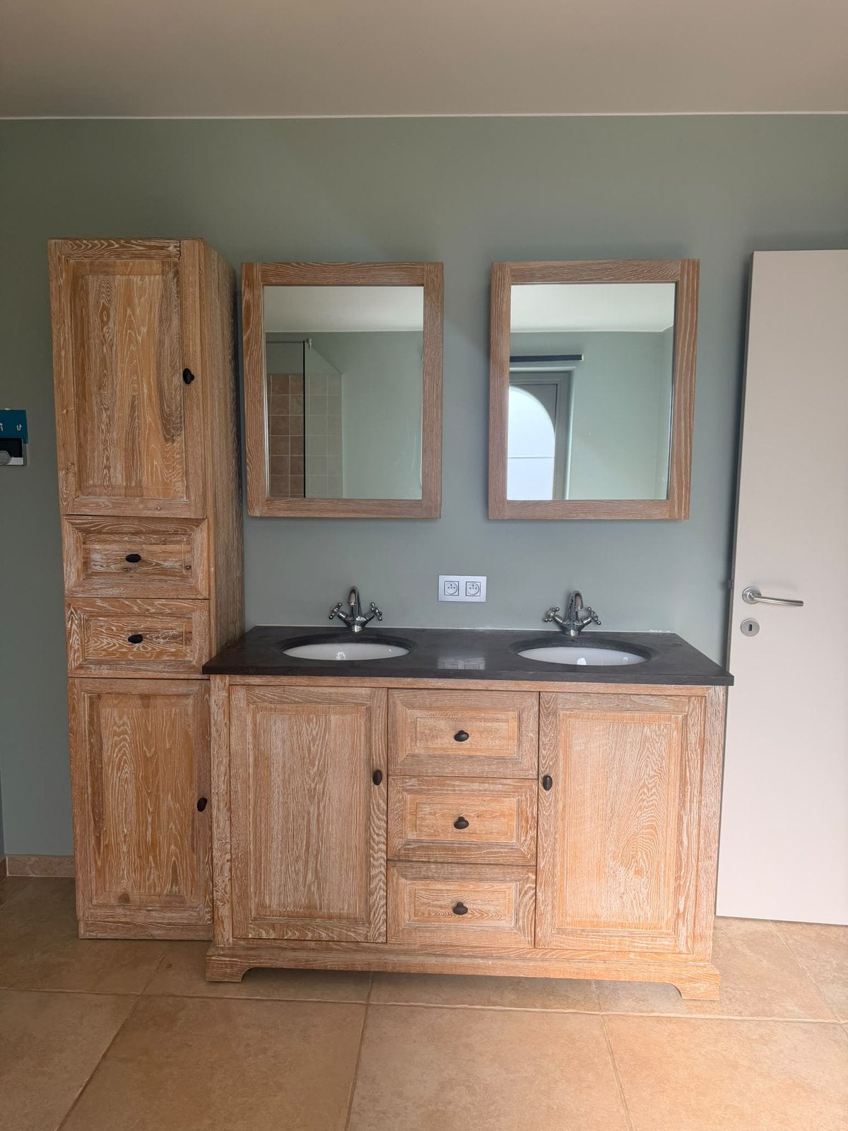 Badkamermeubel met 2 lavabo, 2 spiegelkasten en hoge kast, Ophalen, Gebruikt