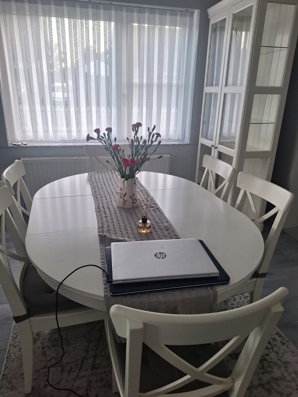 Kasttafel en stoelen en glazen deur te koop, Huis en Inrichting, Stoffering | Behang, Ophalen