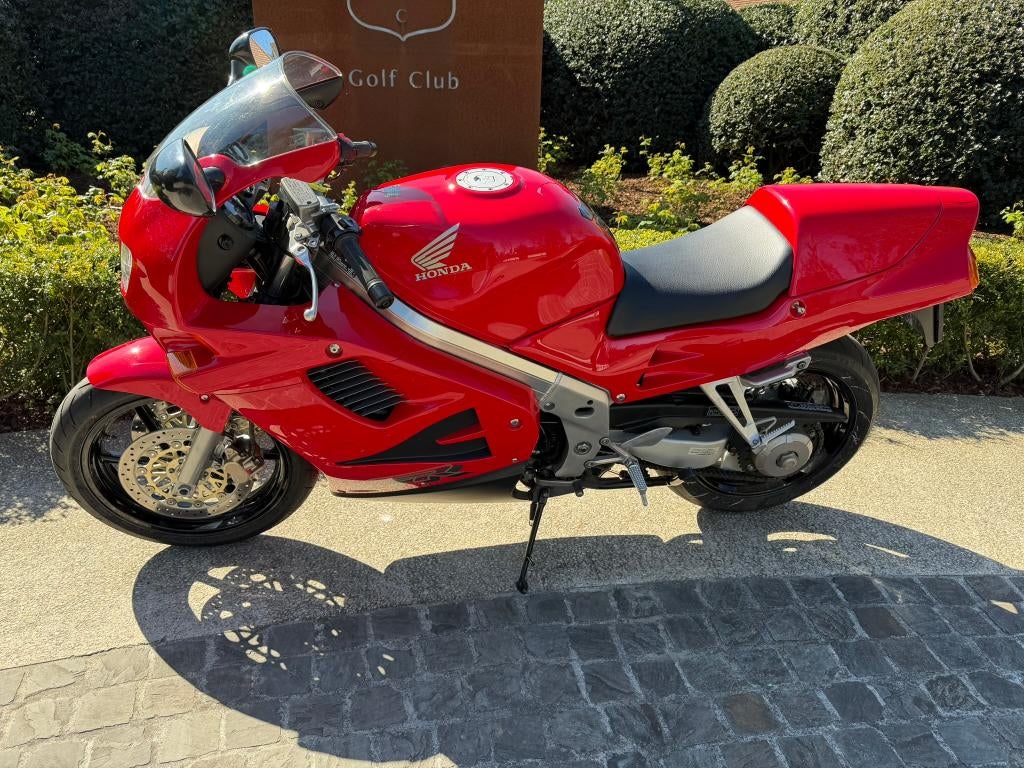 Iconische Honda VFR750RC36II - Rood - amper 6100km, Motoren, Occasion, 4 cilinders, Meer dan 35 kW, 748 cc