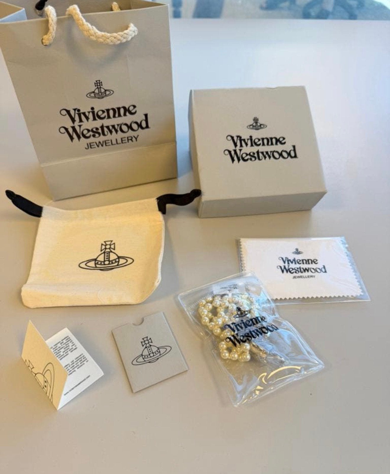 Vivienne Westwood Orietta Pearl parel Ketting Zilver NIEUW, Nieuw, Ophalen of Verzenden, Met hanger, Zilver