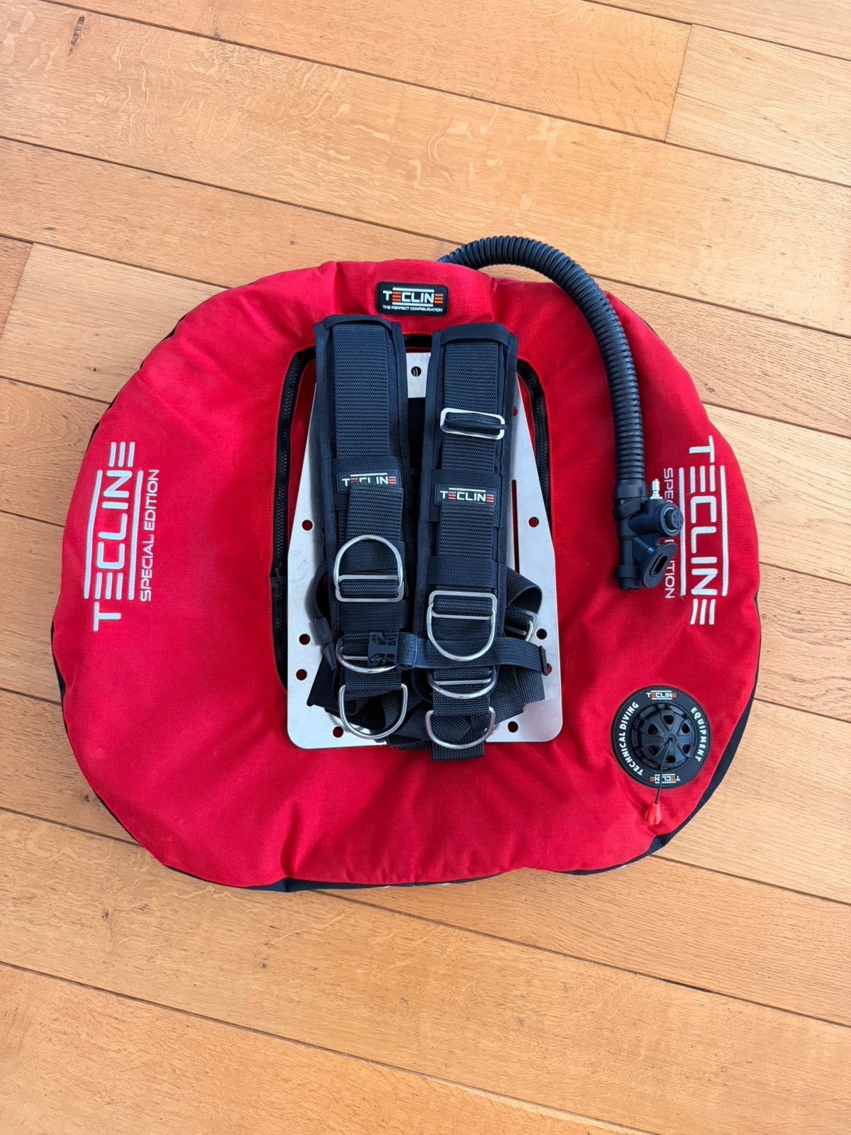 Tecline Donut Special Edition Set backplate en Harnas Rood, Watersport en Boten, Duiken, Ophalen, Zo goed als nieuw