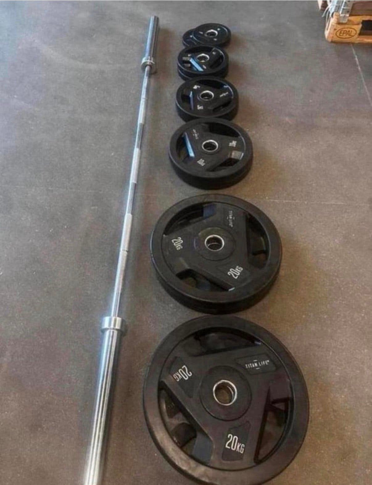 117,5kg Rubberen Olympische Gewichten + Olympische Barbell, Sport en Fitness, Ophalen, Gebruikt, Halterschijven