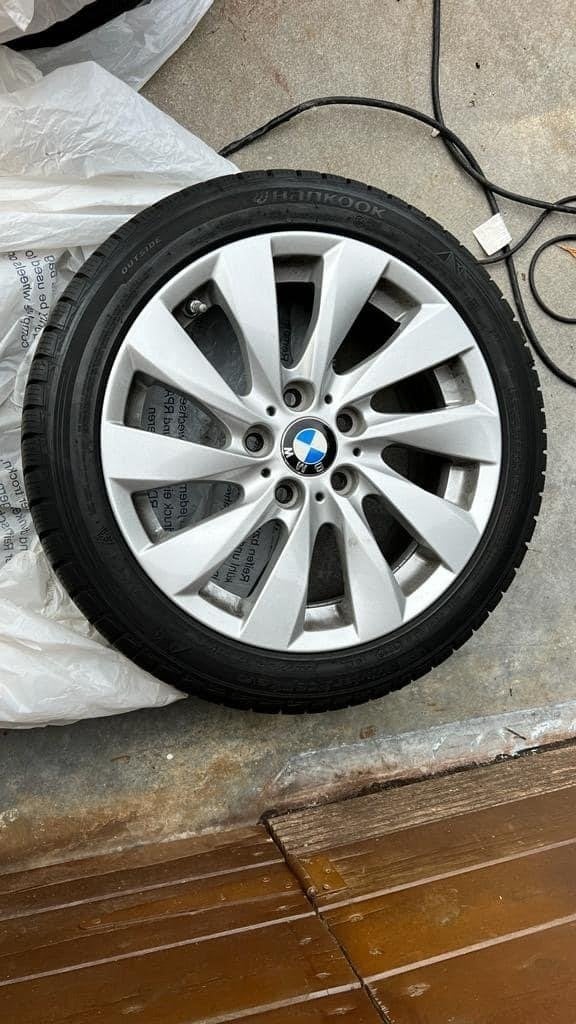Originele BMW 17 inch winterbanden Hankook 225/45 R17, Pneus et Jantes, Pneus hiver, Véhicule de tourisme, 17 pouces