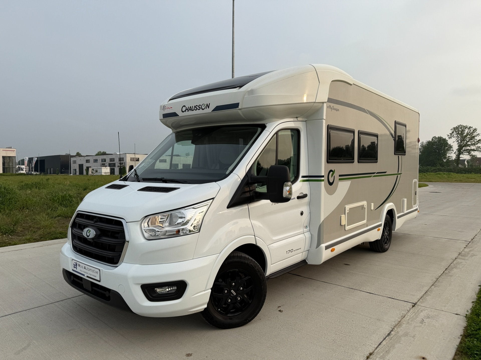 Chausson 788 TITANIUM ULTIMATE - 2023 - 8.079 KM - QUEENSBED, Caravans en Kamperen, Automaat, Diesel, Half-integraal, Chausson
