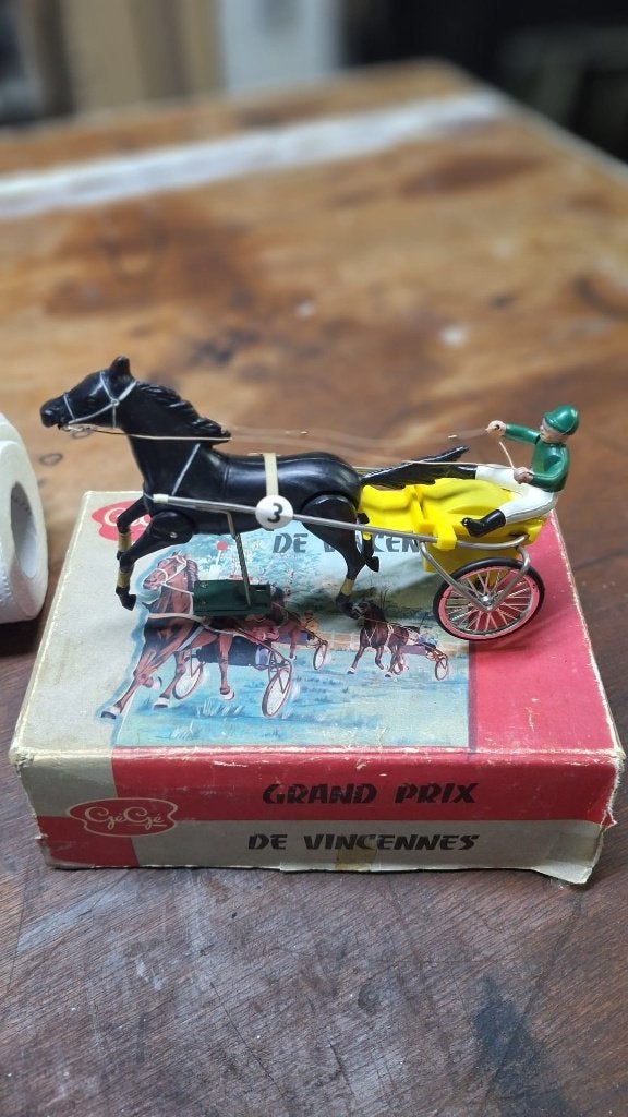 Ancien jouet GeGe – Grand Prix de Vincennes – Cheval, Collections, Enlèvement, Comme neuf