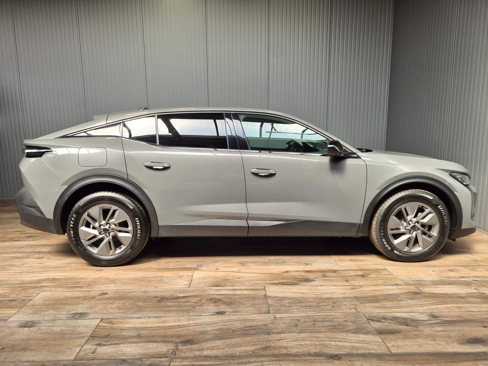 Peugeot 408 1.2Hybride 136pk Allure automaat, Lichtsensor, Zwart, 1199 cc, https://public.car-pass.be/vhr/313e5be4-20db-41c8-950e-920a7932d4b4