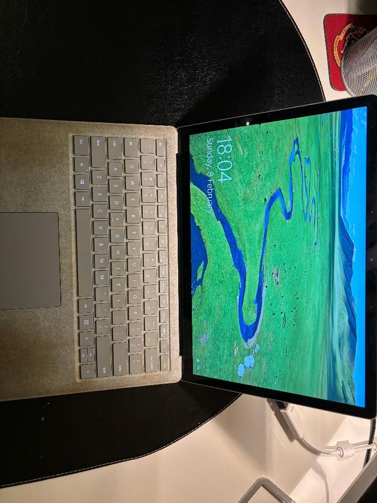 Laptop Microsoft Surface (chargeur et étui inclus), Informatique & Logiciels, Ordinateurs portables Windows, Utilisé, SSD, Qwerty