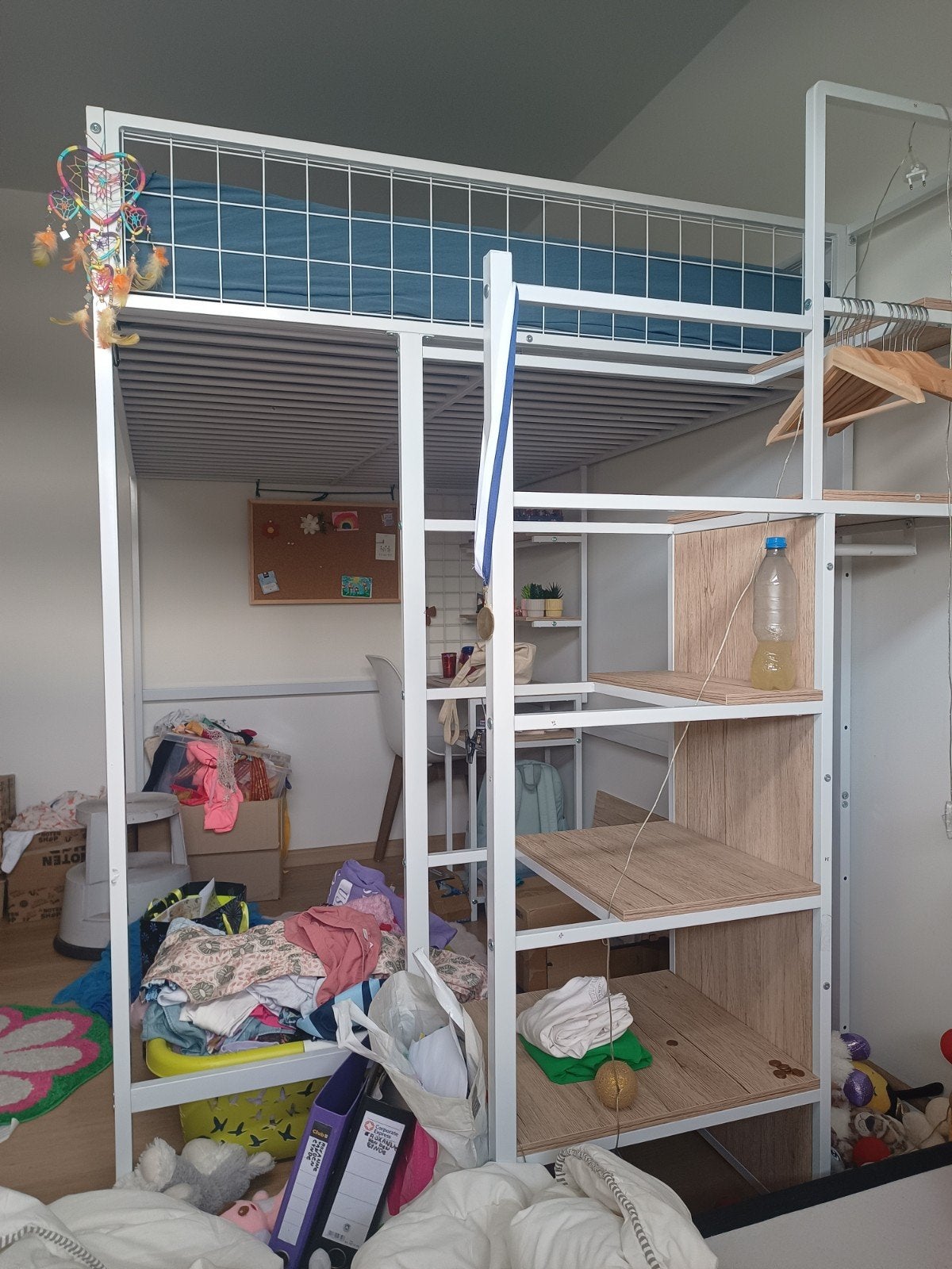 Hoogslaper (140 x 200) wit metaal met trap en buro, Huis en Inrichting, Ophalen, Hoogslaper
