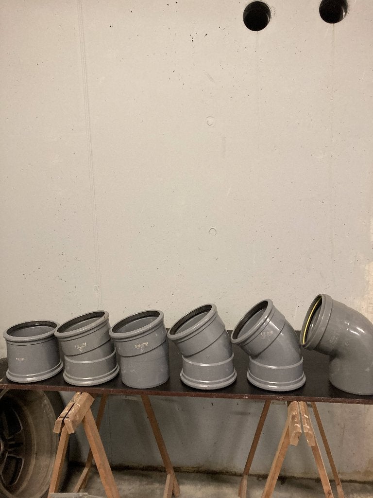 Lot (40 st) PVC hulpstukken diam. 160 mm, Doe-het-zelf en Bouw, Buizen en Afvoer, Ophalen, Zo goed als nieuw, PVC, Bochten