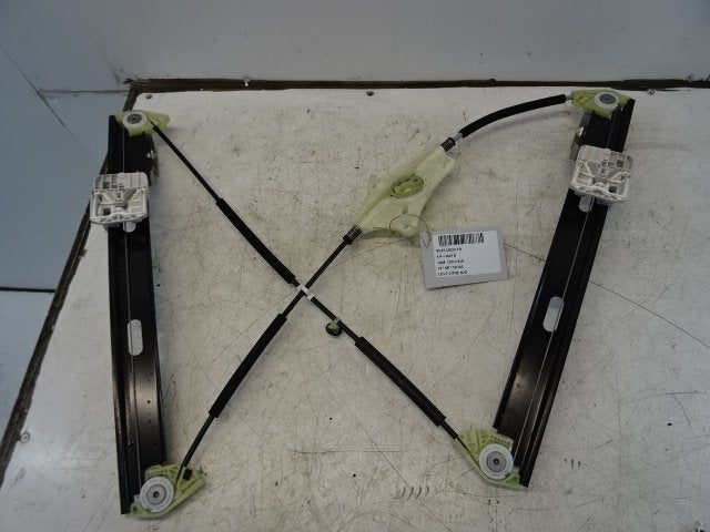 VITRE MECANISME AVANT GAUCHE Seat Leon (5FB) (5F4837461D), Utilisé, Seat