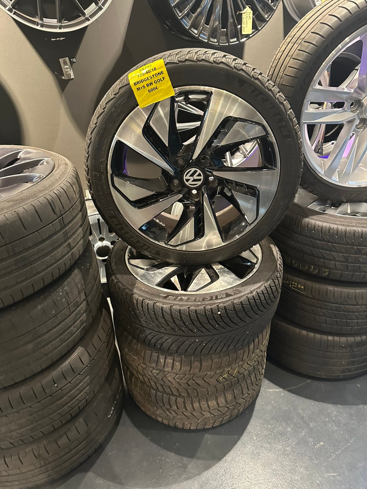Jantes d’origine Volkswagen Golf 18” + pneus Michelin, Autos : Pièces & Accessoires, Pneus & Jantes, Pneus et Jantes, 4 Saisons